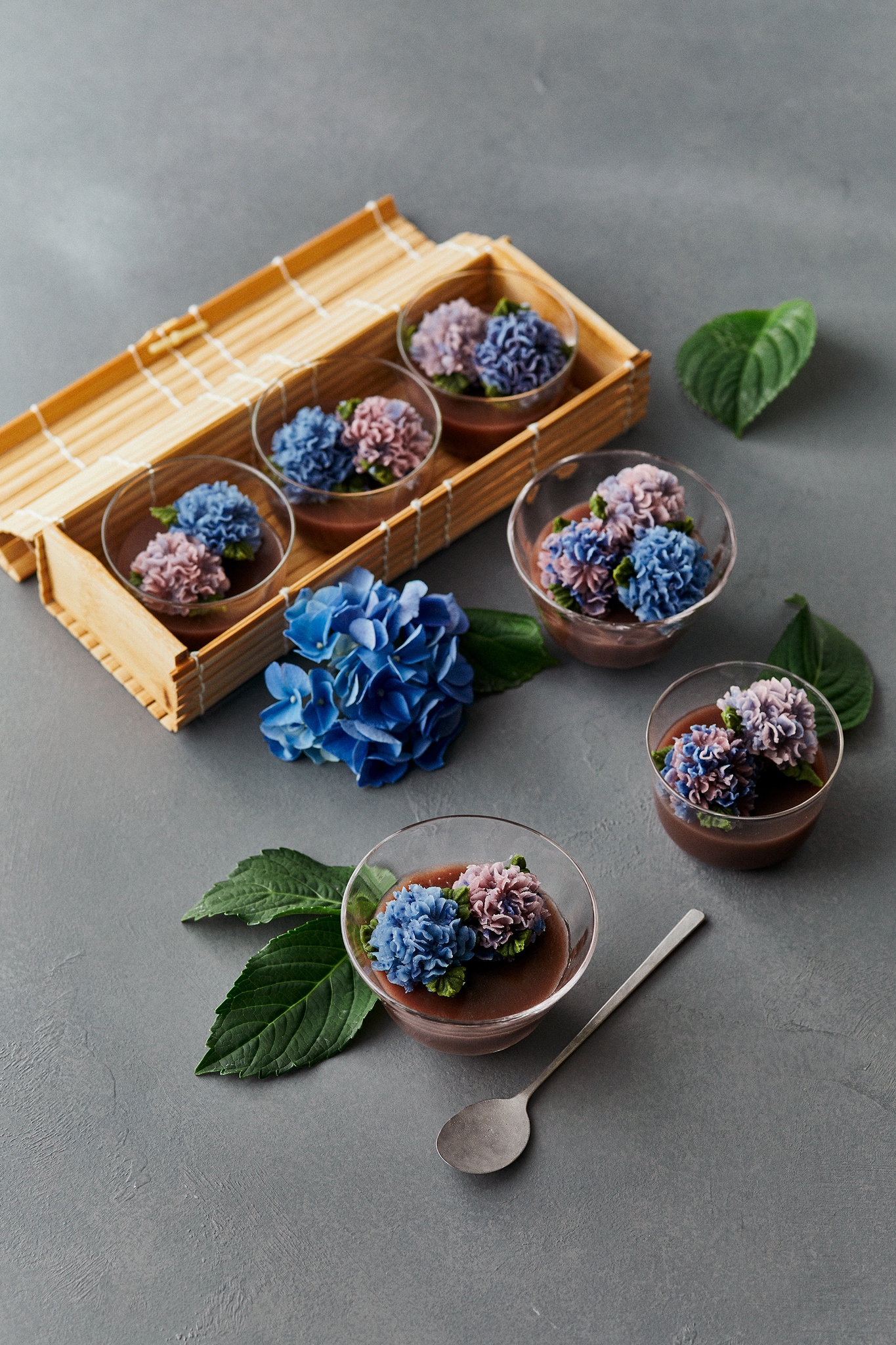 9月1日『可愛いお花絞り　あんこのお花練習帖』発売開始！！